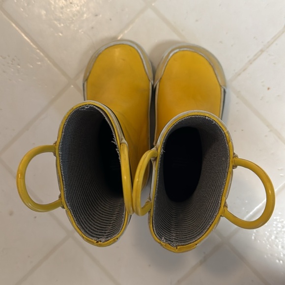 Joe Fresh Size 6 Yellow Rain Boots - Picture 3 of 5